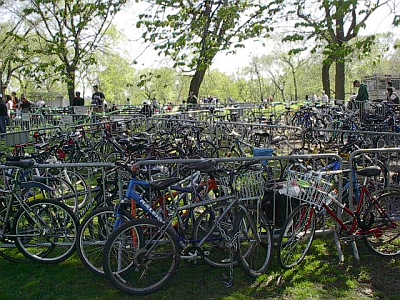 Valet bike parking, Earth Day 2004. Photo by Jym Dyer.